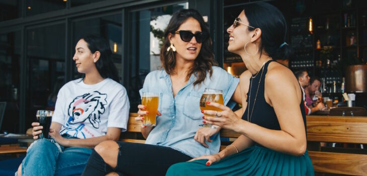 soirée entre filles au bar