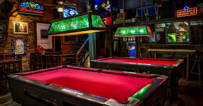 bar à jeux billards